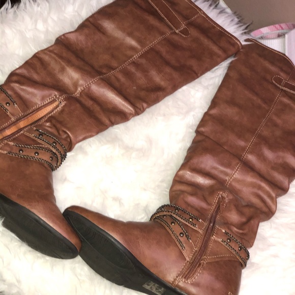 Boots - Picture 6 of 8